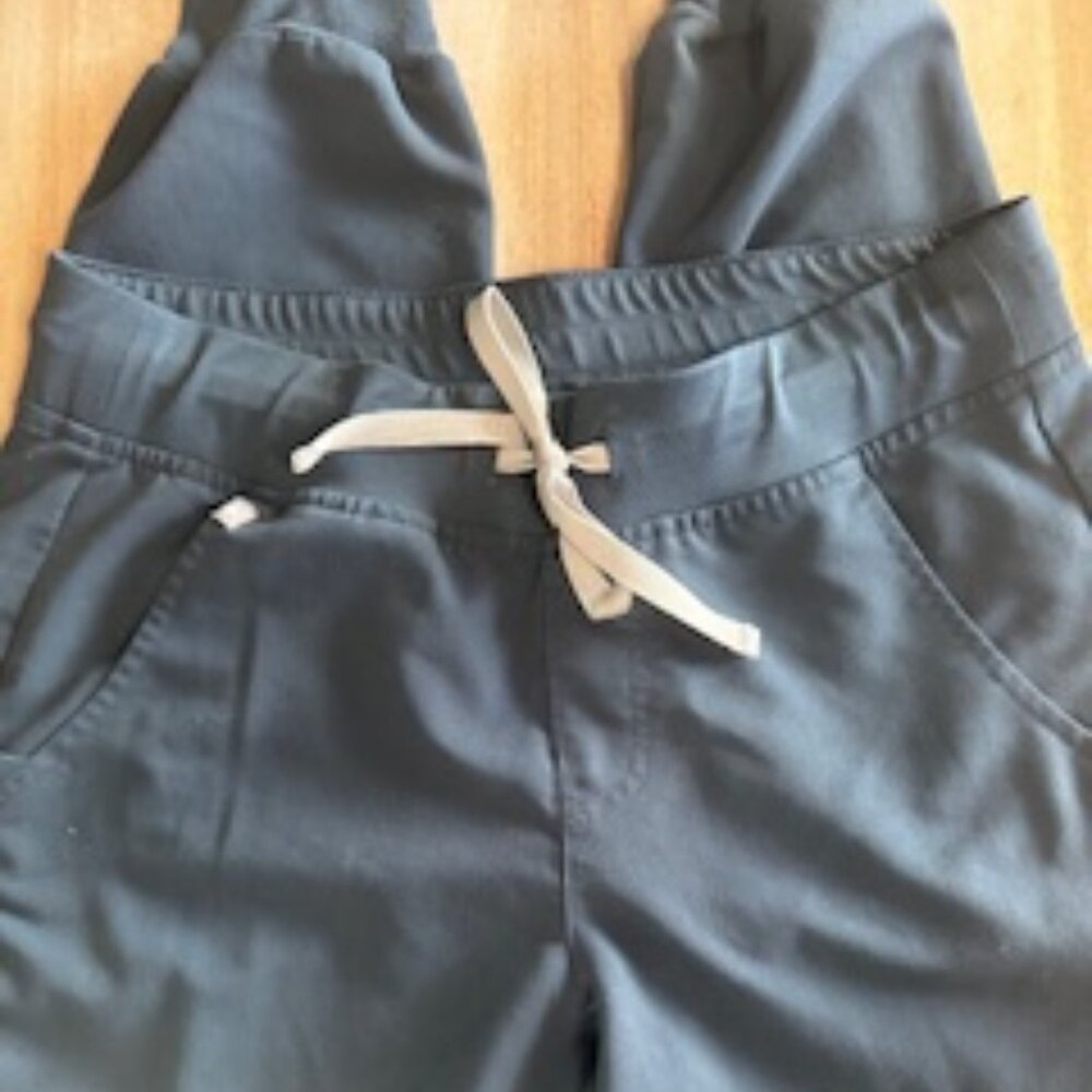 Figs zamora jogger scrub pants and scrub top in Dark Harbor